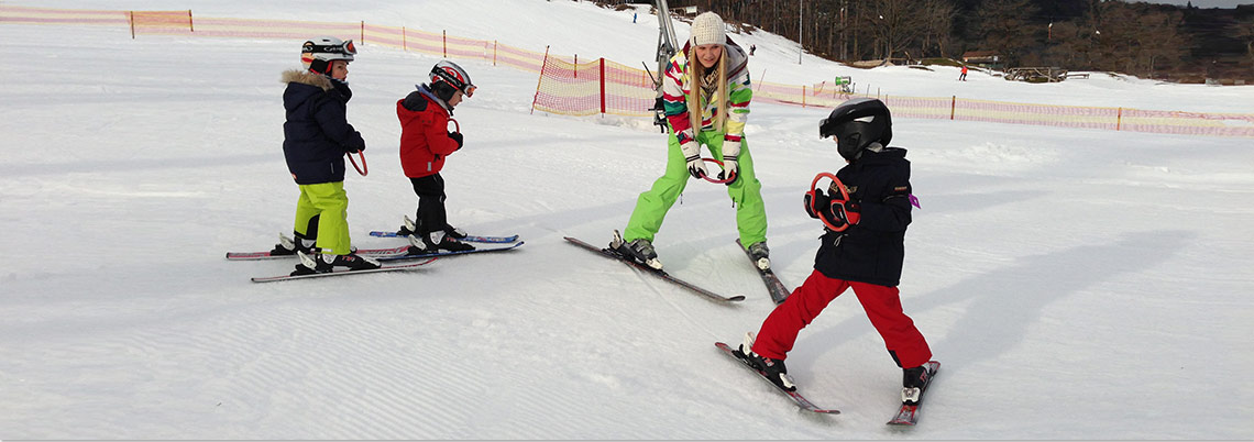 Skikurszwergerl mit Lehrerin und Ringen